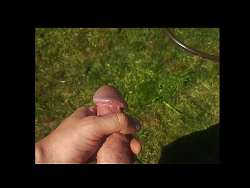 ❤️ A boazona se fode e se ejacula com um esguicho em um jardim de verão Porno doméstico em porno pt-br.sexuria-net.ru
