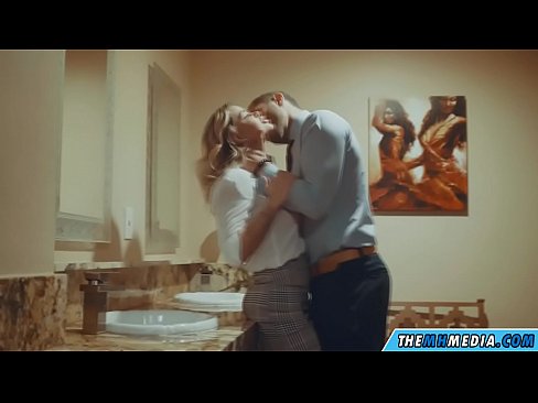 ❤️ Quando uma loira peituda o seduz em um banheiro público Porno doméstico em porno pt-br.sexuria-net.ru